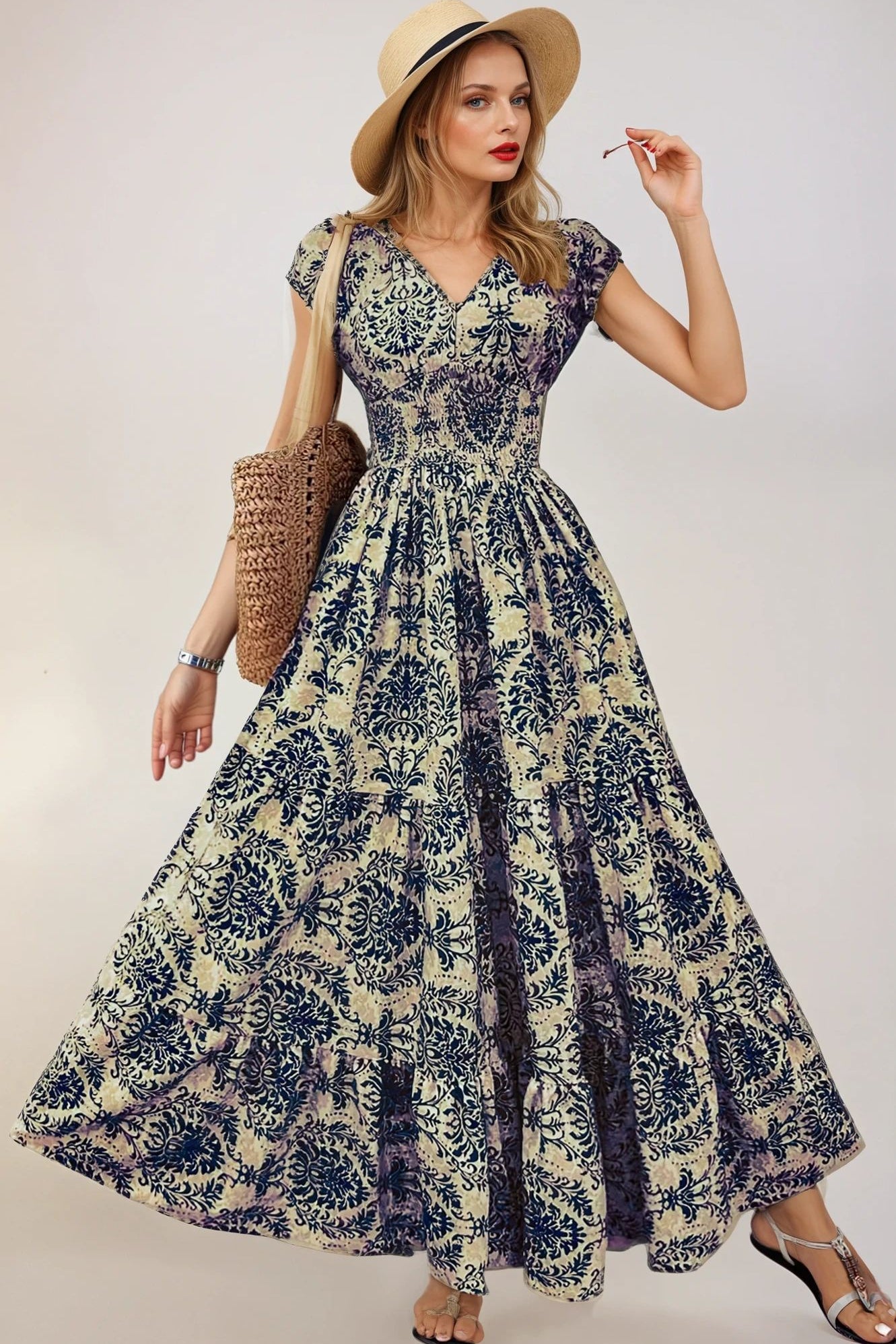 Caselina_Blue_Front-Anna-Warm_Studio.jpg