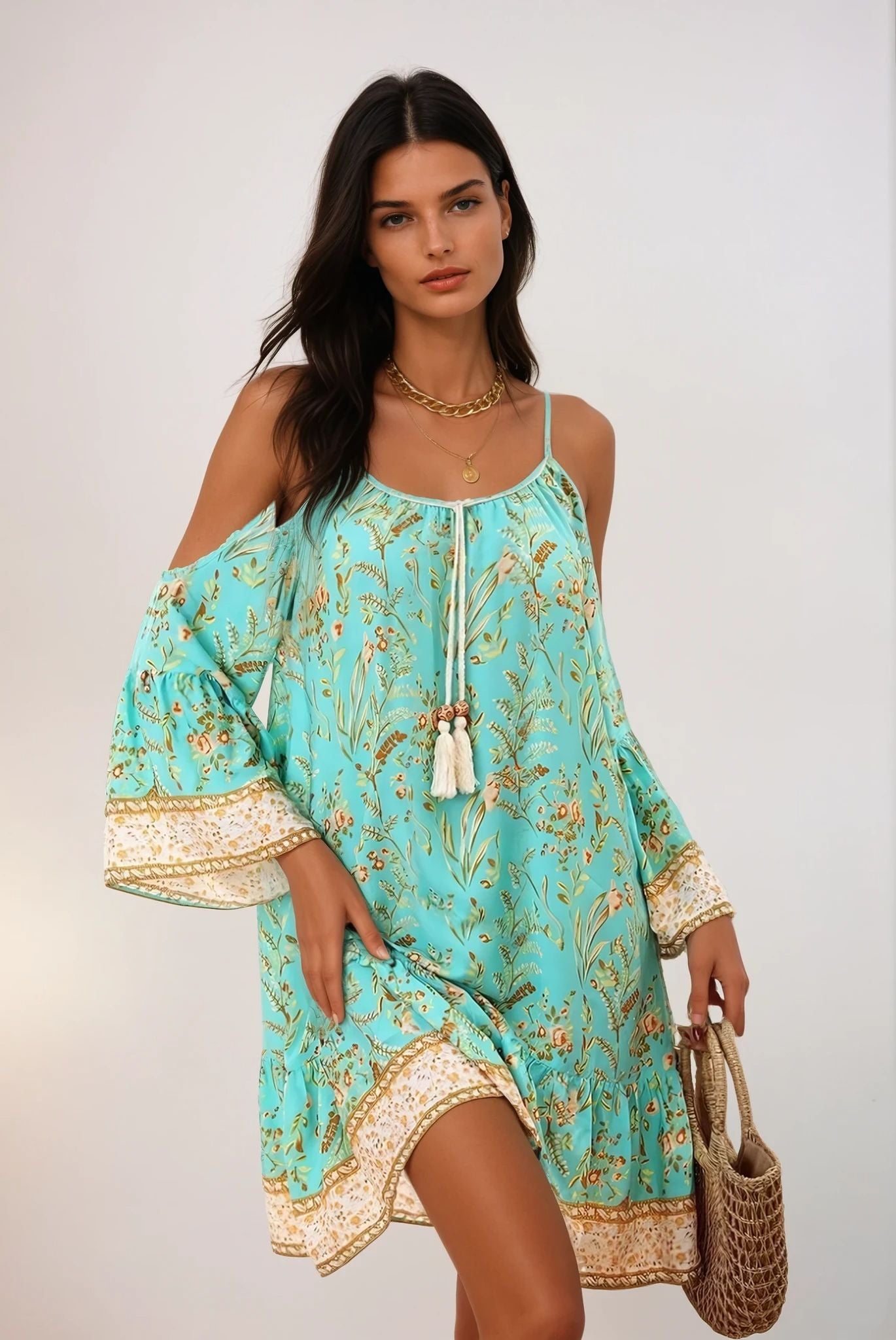 Emelora_Light_blue_front-Carolyn-Warm_Studio.jpg