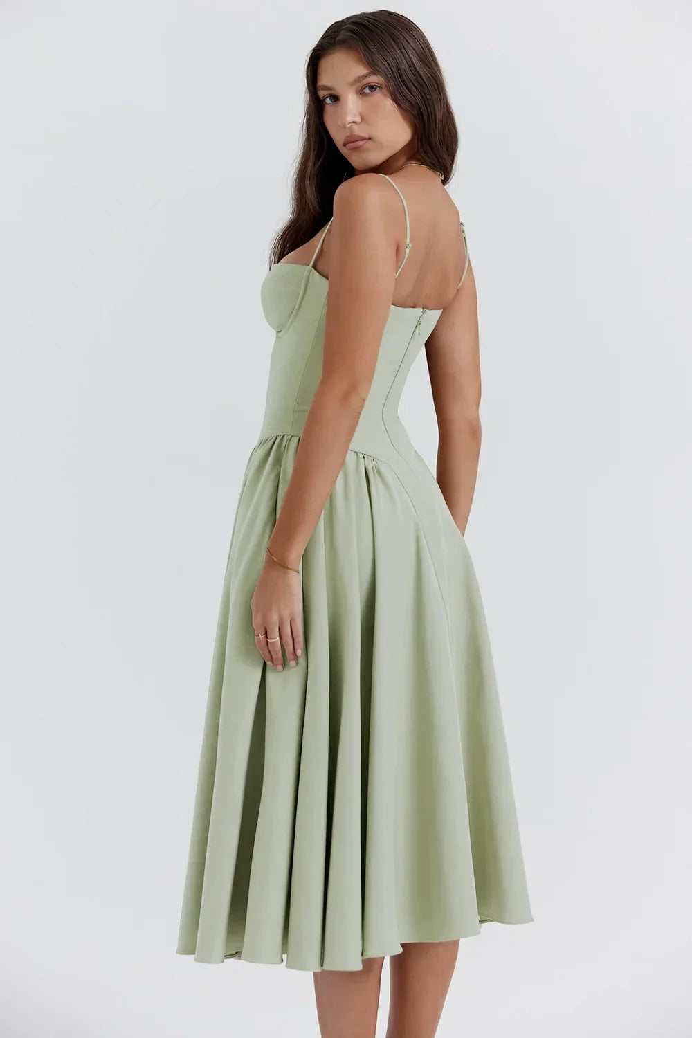 Ilyra_Green_Back.webp