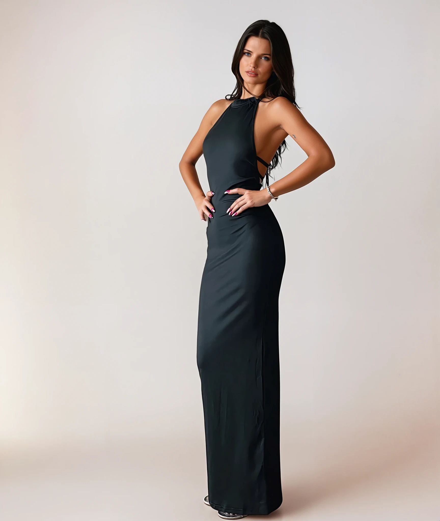 Saryna_Black_2-Natalia-Warm_Studio.jpg