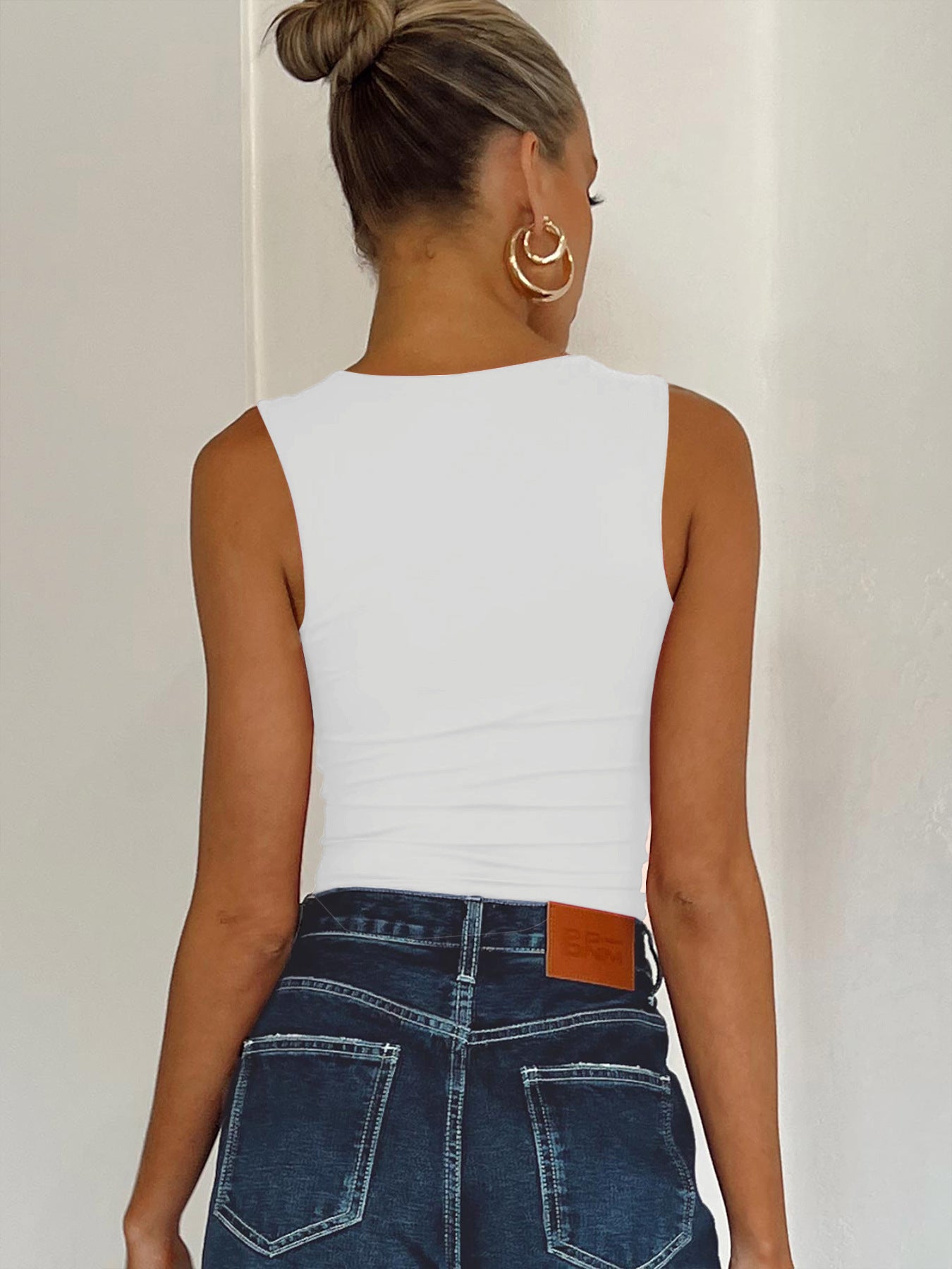 Taraa_White_Back.jpg